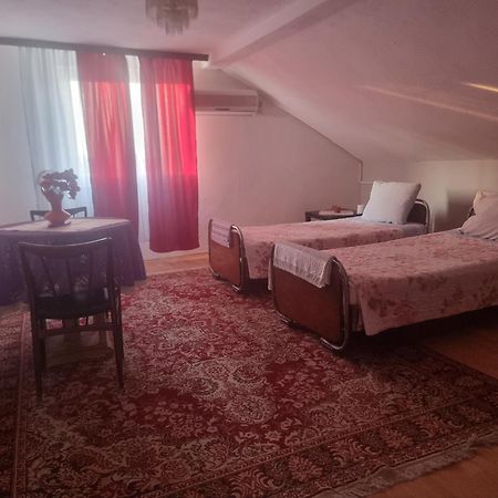 Guesthouse Sobi-Rooms Gradsko Exteriér fotografie