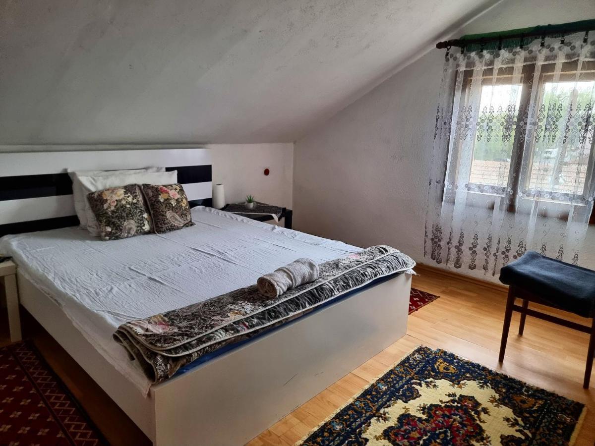 Guesthouse Sobi-Rooms Gradsko Exteriér fotografie