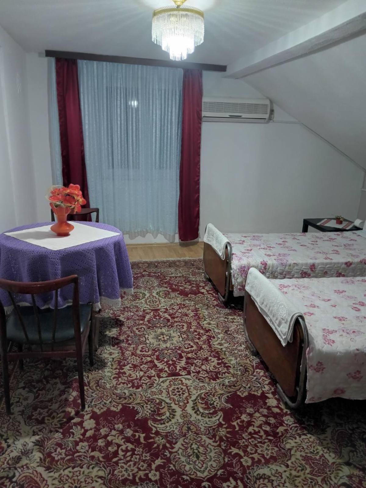 Guesthouse Sobi-Rooms Gradsko Exteriér fotografie