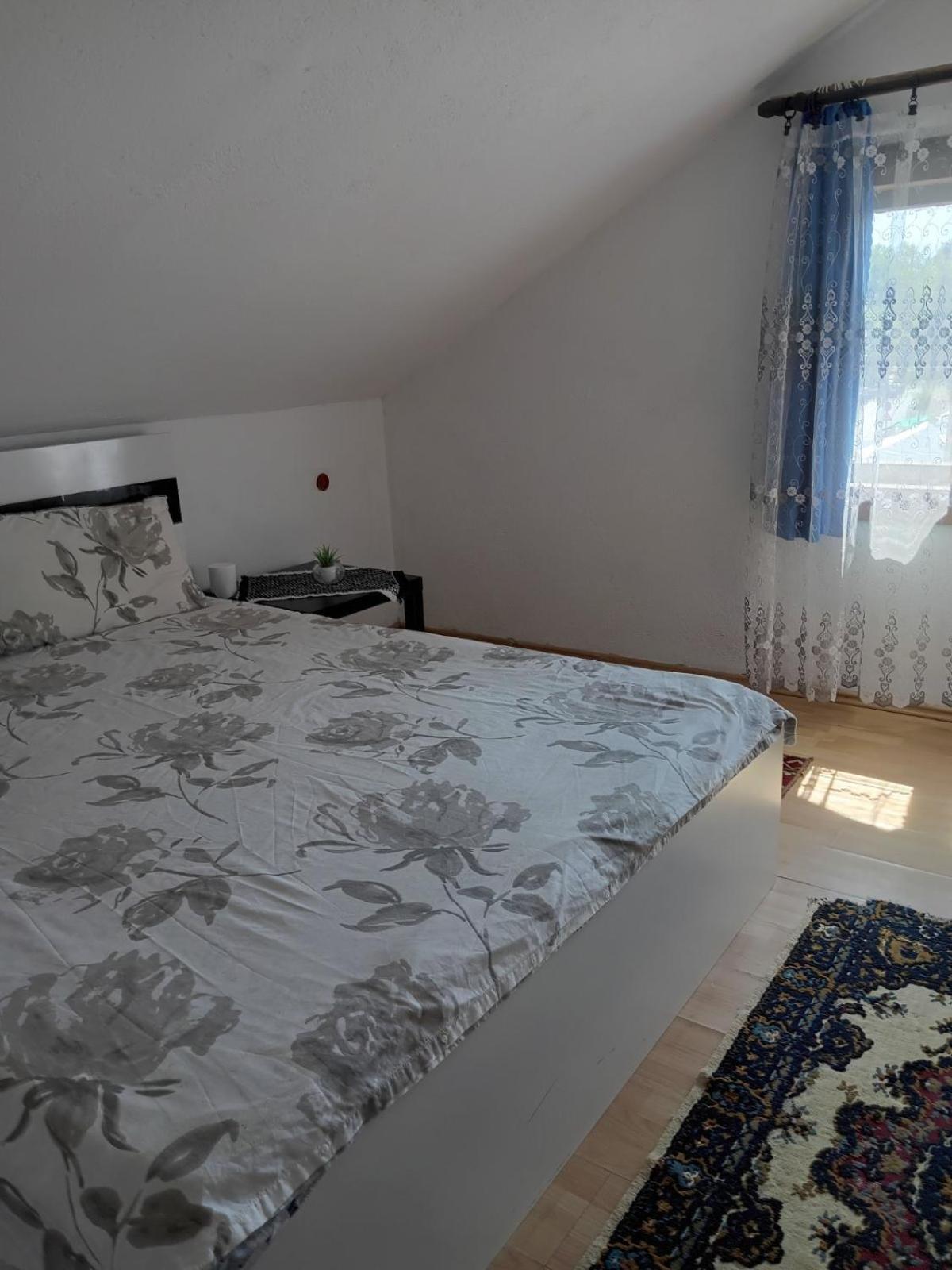 Guesthouse Sobi-Rooms Gradsko Exteriér fotografie